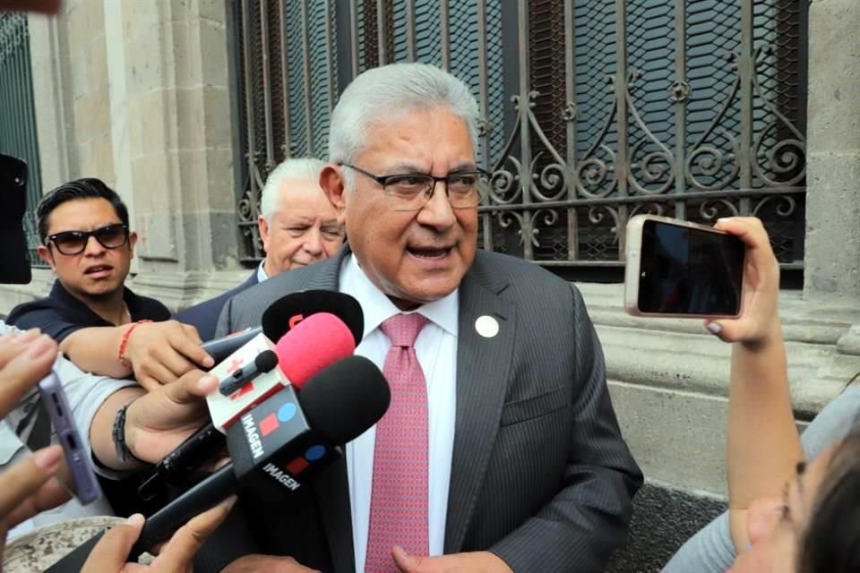Alfonso Cepeda, líder del SNTE, dijo que podría ser complicado para empresarios afrontar jornadas laborales de 40 horas, y calificó como positivo hacerlo escalonadamente.