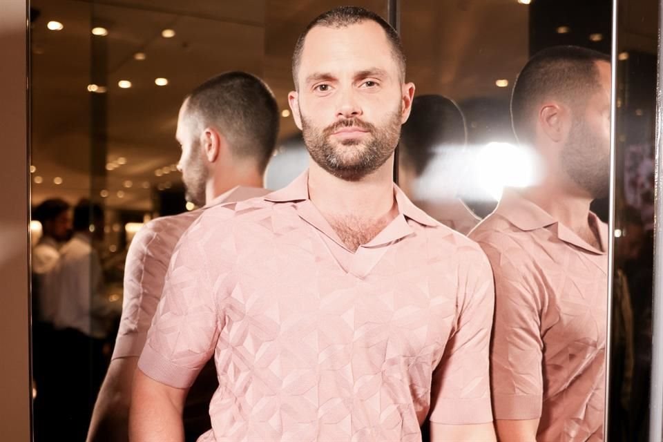 Celebridad presente en la inauguración de tienda D&G en NY.