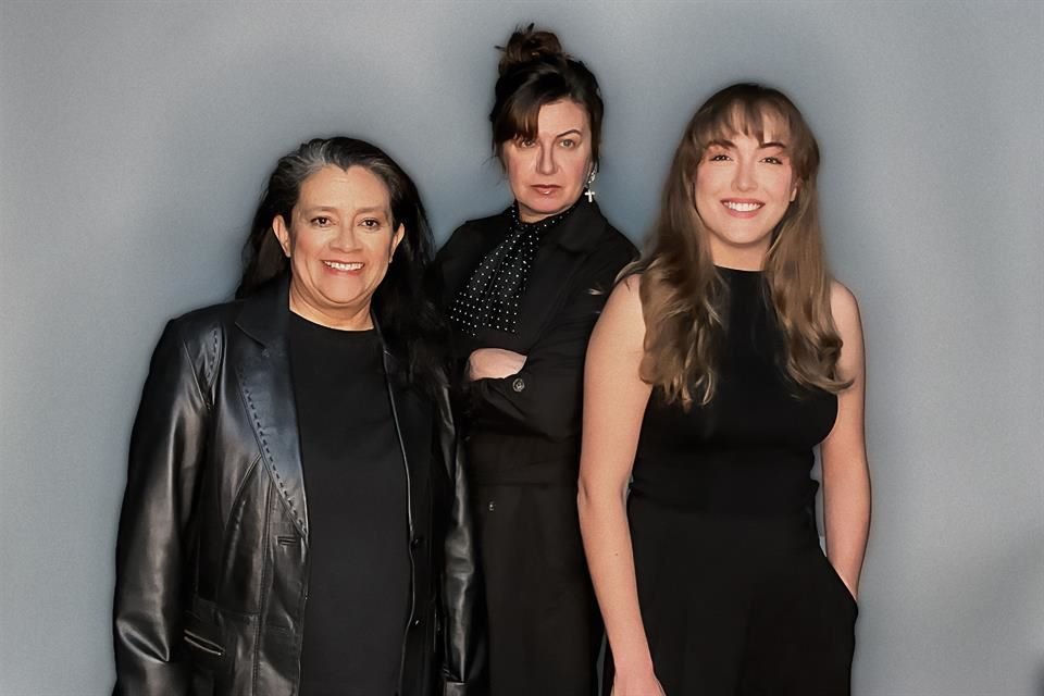 Carmen Ramos, Renata Zalvidea y Mahalat Sánchez protagonizan 'Las Partículas de Dios', que estrena este viernes en La Teatrería.