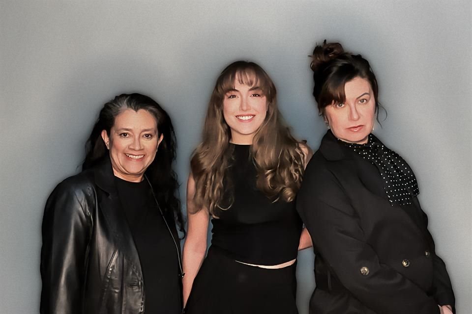 Las Partículas de Dios, que entrelaza temas como la discriminación, el machismo, la homofobia y el racismo a través de tres personajes femeninos.