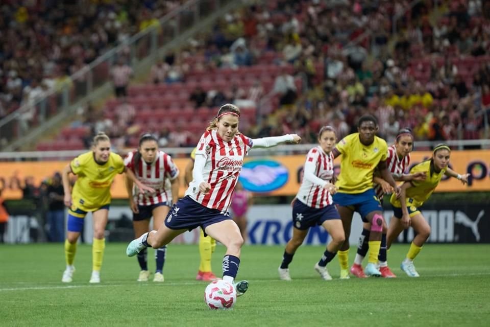 Alicia Cervantes marcó un doblete; el segundo tanto fue desde los once pasos.