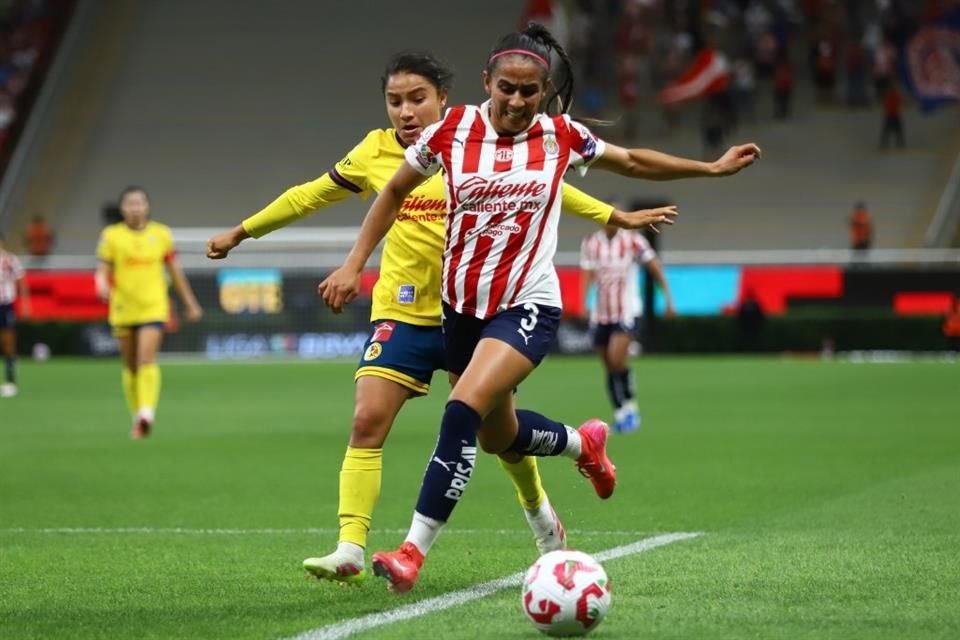 En un juego de ida y vuelta, el América le sacó el empate 2-2 a Chivas femenil, de último minuto, en la Semifinal de Ida