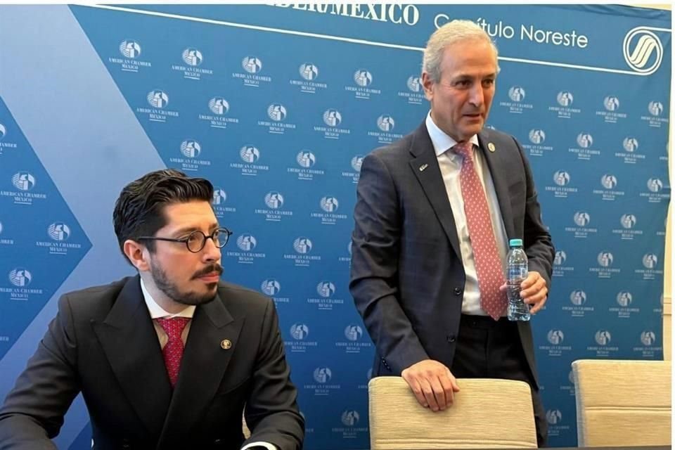 Pedro Casas, vicepresidente nacional de la AmCham, y Lorenzo Barrera, presidente del Capítulo Noreste de la organización.