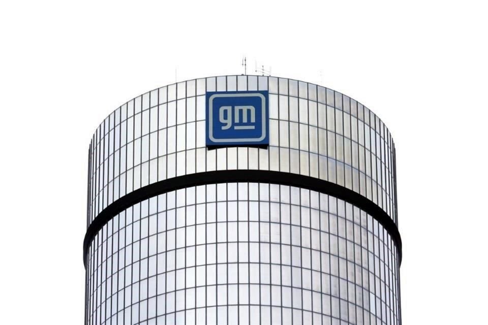 Una planta de ensamblaje de General Motors en Canadá, que fabrica camionetas pickup principalmente para exportar a EU, reducirá sus turnos de tres a dos.
