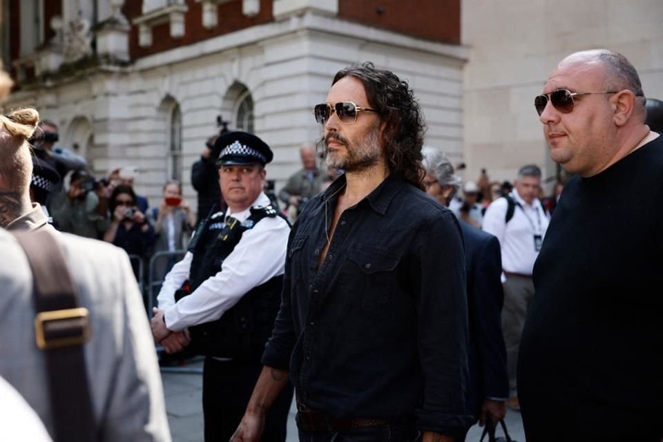 Brand, que cumplirá 50 años en junio, acudió este viernes al Tribunal de Magistrados de Westminster, en Londres, para hacer frente a las acusaciones.