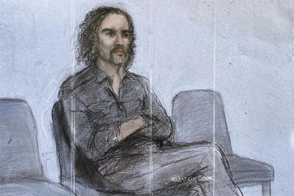 Brand solo se expresó para indicar su identidad, su fecha de nacimiento y su dirección ante el tribunal, para después escuchar, impasible, la lectura de los cargos en su contra.