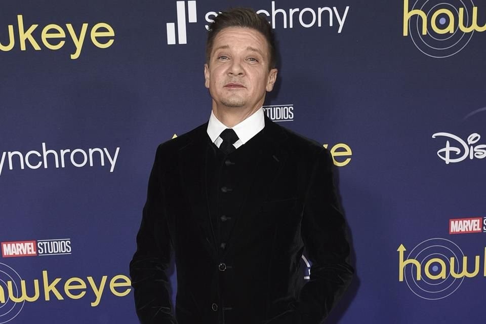 El actor, de 54 años, sugirió que su accidente casi fatal en 2023 podría haber influido en la decisión de reducirle el salario.