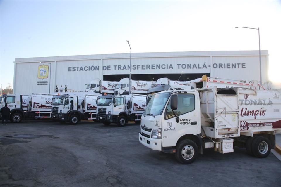 A casi un mes de haber retomado las labores de recolección de basura, el Alcalde de Tonalá, Sergio Chávez, aseguró que el servicio marcha al 93 por ciento.