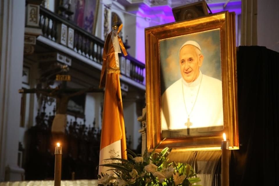 El Arzobispo de Guadalajara, José Francisco Robles Ortega, promueve entre los feligreses tapatíos hacer una oración, a fin de que los participantes en el Cónclave elijan al mejor sucesor.
