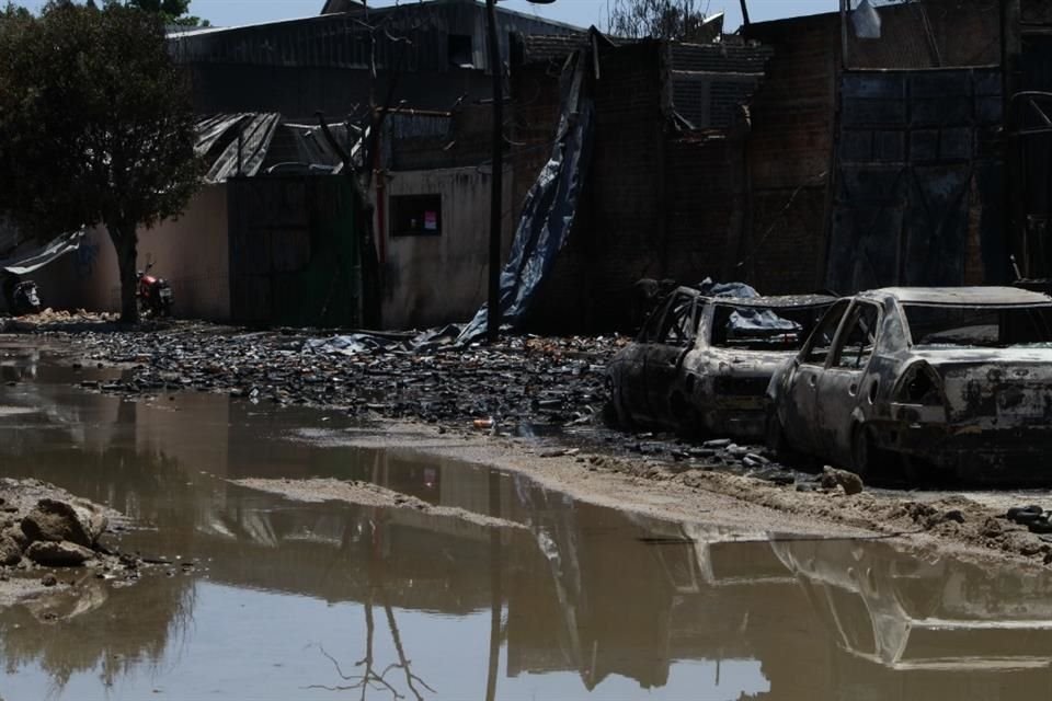 El incendio en la Colonia Álamo Industrial que causó la muerte de dos personas, dejó 18 lesionados, una persona sin localizar y tardó 27 horas en ser extinguido, fue por negligencia.