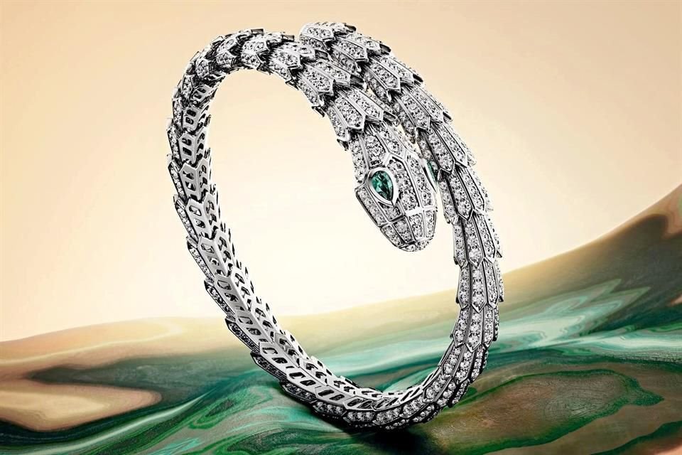 Las pulseras envolventes son favoritas de muchas estrellas famosas en todo el mundo.