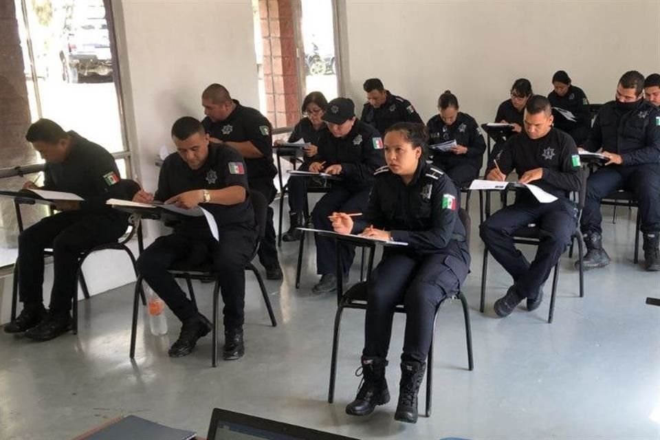 El Ayuntamiento lanzó dos convocatorias y planea contratar al menos a 100 agentes de policía este año.