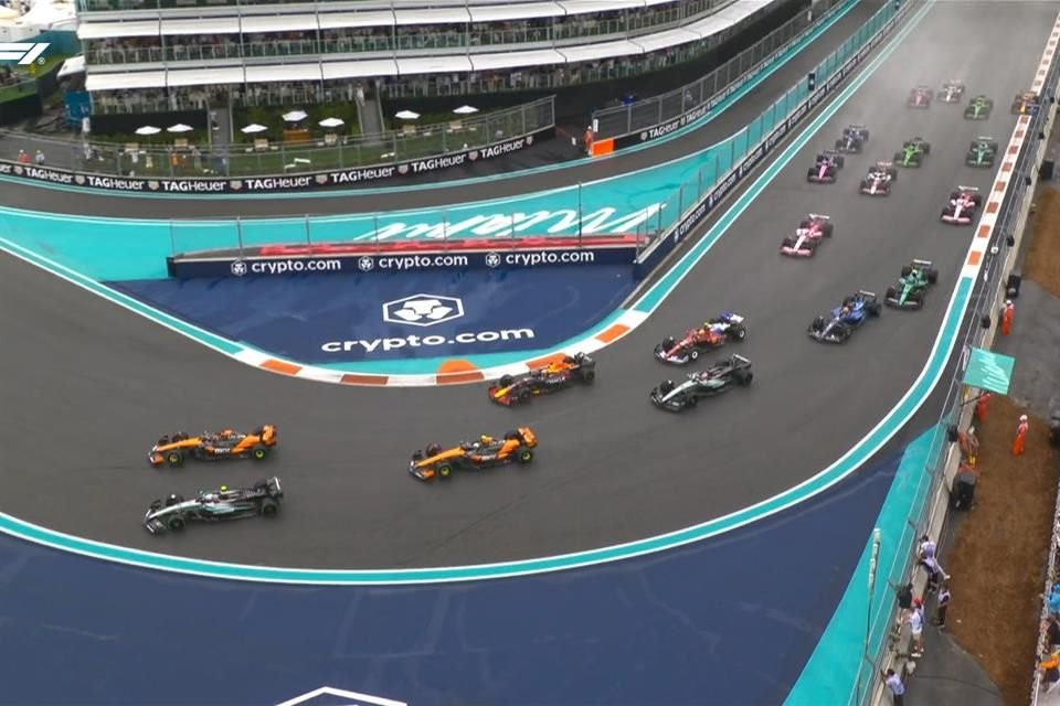 A Kimi Antonelli le duró muy poco el gusto de la pole para la Sprint de Miami, pues en la primera curva de la carrera perdió tres posiciones