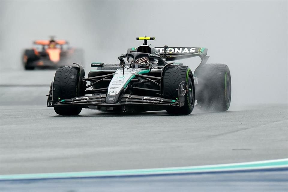 Andrea Kimi Antonelli perdió posiciones desde la primera curva.