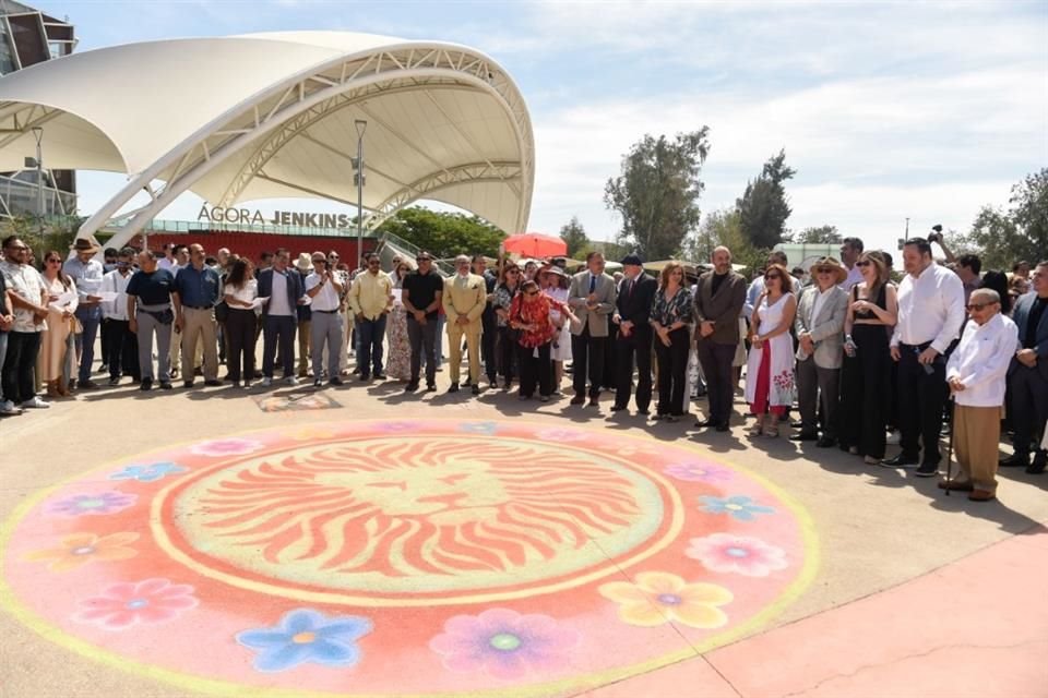 Autoridades de la Universidad de Guadalajara conmemoraron el natalicio de Raúl Padilla.