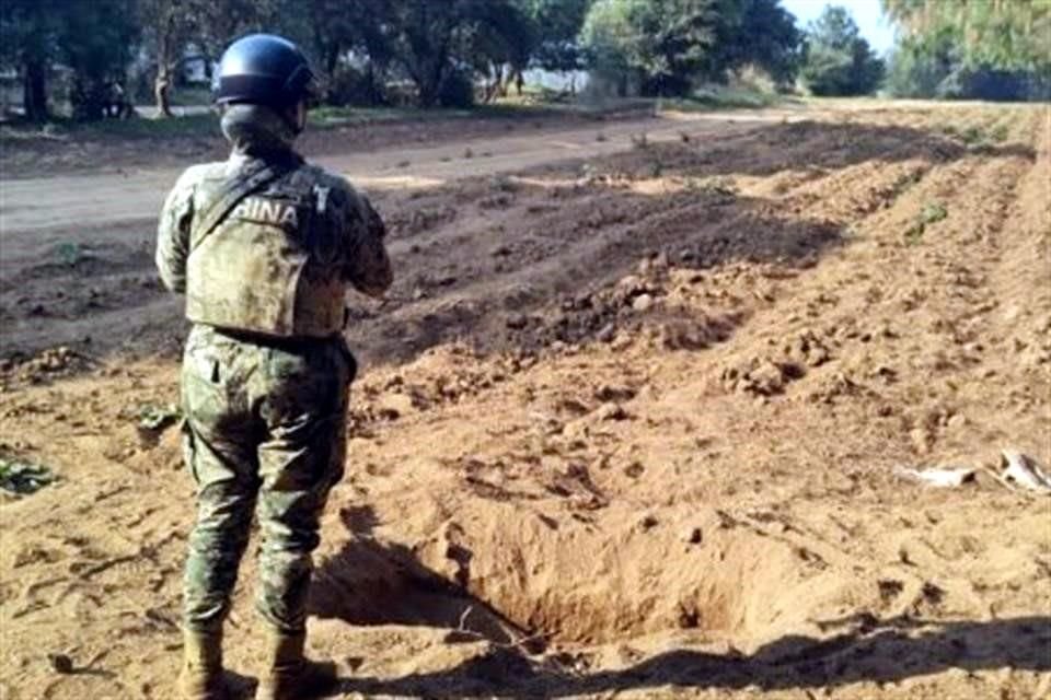 Durante abril, la Marina desmanteló en Puebla actividades de huachicol al descubrir 40 tomas clandestinas conectadas a ductos de Pemex para el robo ilegal de combustible.