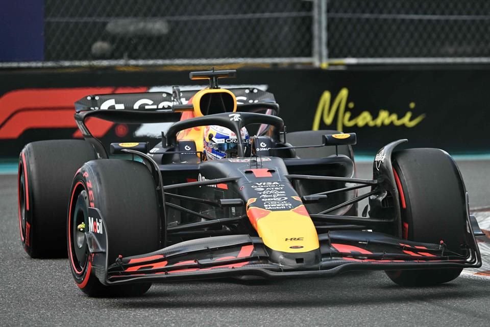 Max Verstappen en acción durante la qualy en Miami.