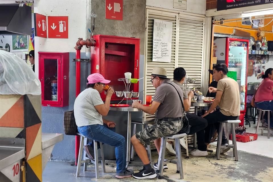 Gıda bölümünde yangın söndürme tüpü eksik.