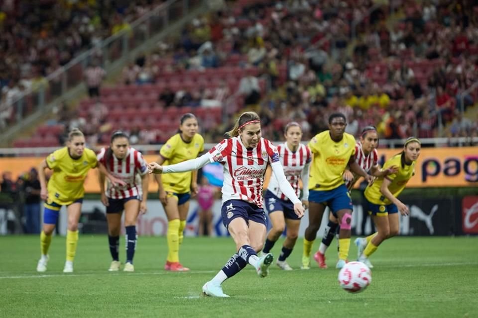 Licha Cervantes le ha marcado 15 goles al América.