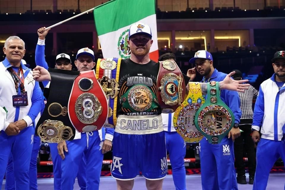 Canelo tiene todos los cinturones Supermedianos.