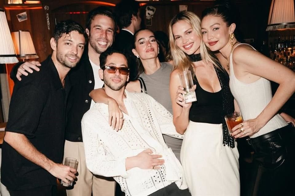 La celebración fue todo menos discreta: Zoë Kravitz, Emily Ratajkowski y su madre Yolanda Hadid estuvieron entre los invitados.