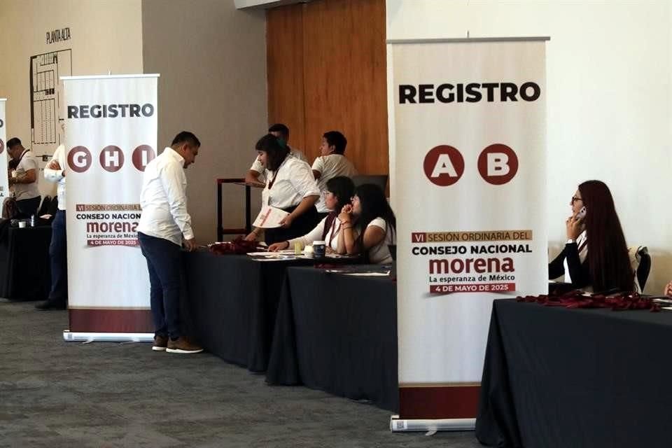 El registro de los consejeros de Morena convocados en el  World Trade Center.
