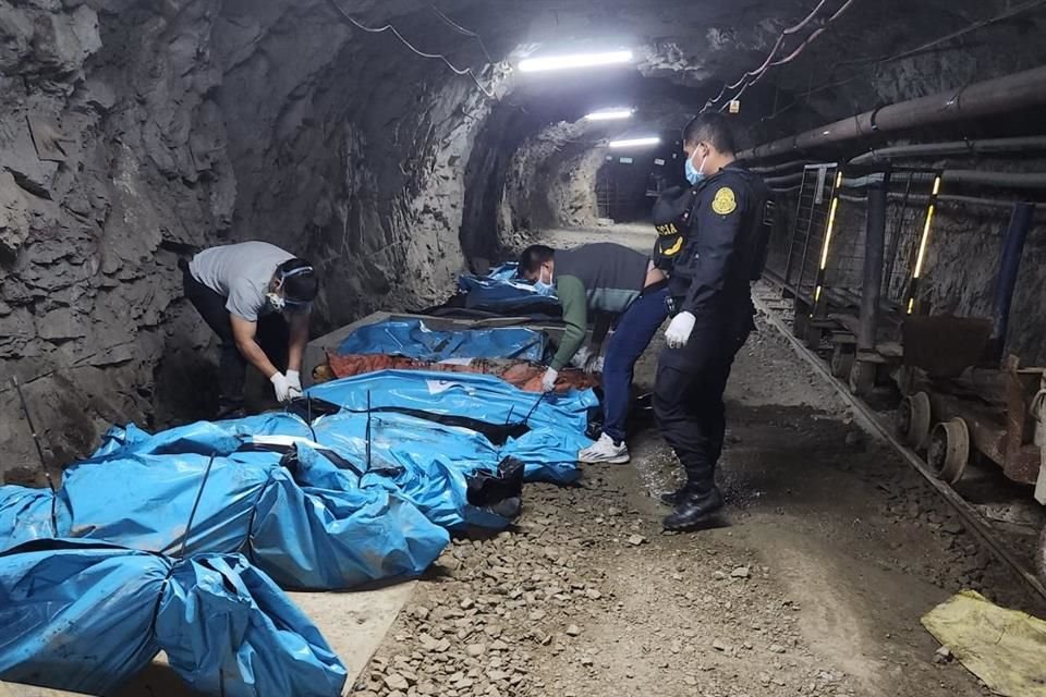 Trece trabajadores de una pequeña mina vinculada a la productora de oro Poderosa fueron asesinados por mineros ilegales.