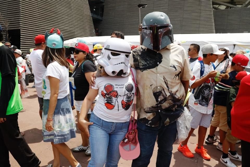 Diablos Rojos y Disney celebraron el 4 de mayo con Star Wars en el Harp Helú, reuniendo a 60 mil fans y figuras como Diego Luna.