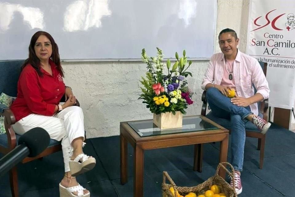 Trabaja con algunas asociaciones y especialistas para brindar charlas de apoyo.