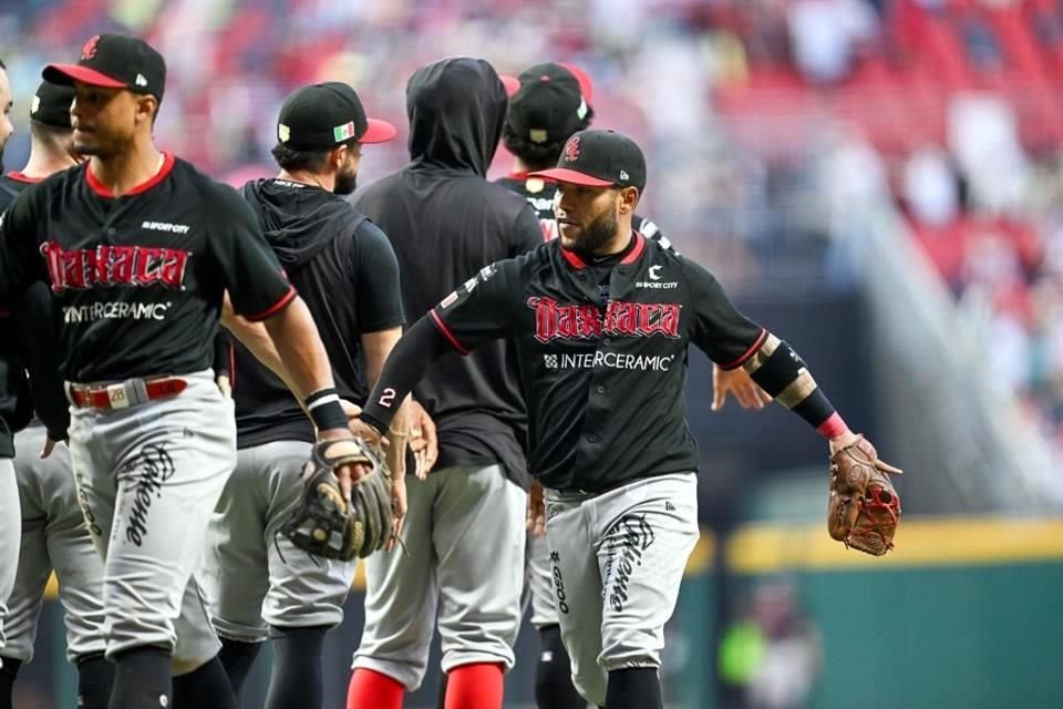 Oaxaca tuvo bates encendidos y evitaron la barrida del México con par de rallies en el tercer juego de la serie.