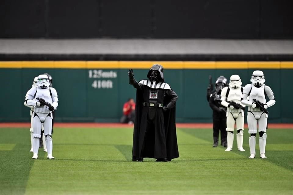 Darth Vader y sus Stormtroopers hicieron de las suyas en el Estadio Alfredo Harp.