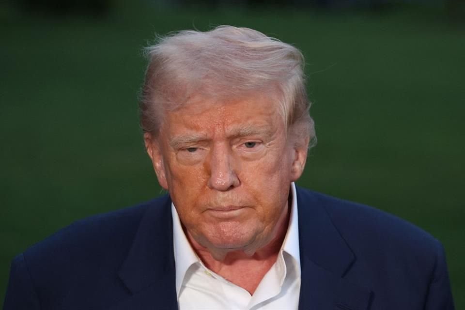 El Presidente de Estados Unidos, Donald Trump, responde preguntas de la prensa a su llegada a la Casa Blanca.