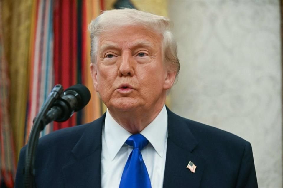 El Presidente de Estados Unidos, Donald Trump, habla con la prensa en la Oficina Oval, el 5 de mayo del 2025.