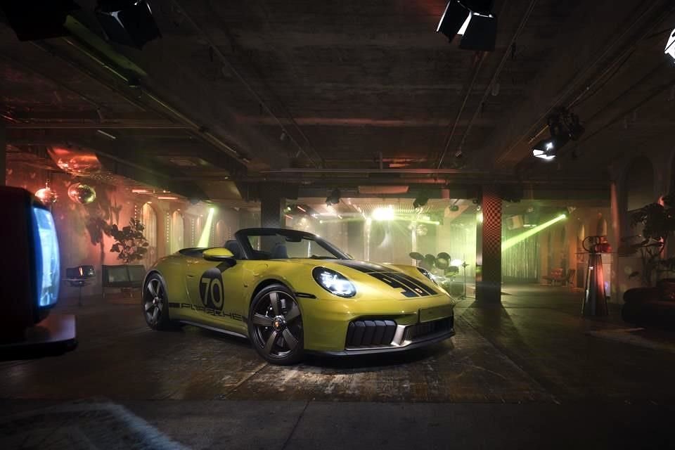 Este modelo de coleccionista es el tercer 911 en el que Porsche revive una época mediante detalles característicos de vehículos pasados.