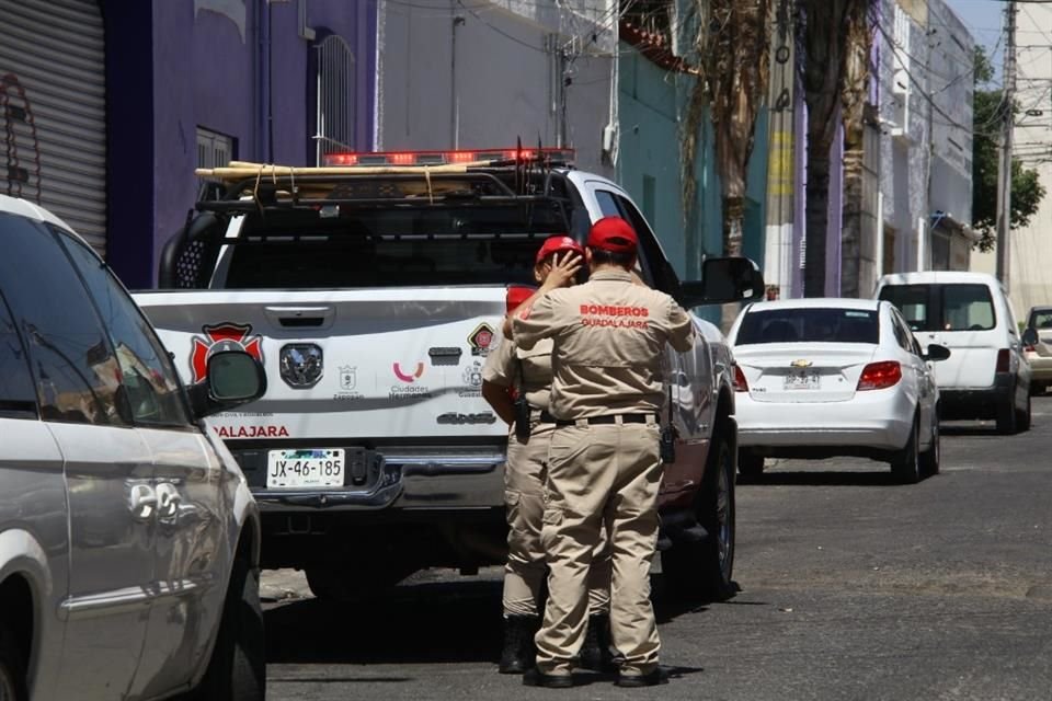 Elementos de la Coordinación Municipal de Protección Civil y Bomberos de Guadalajara se movilizaron al sitio tras ser alertados acerca de una explosión en una finca.