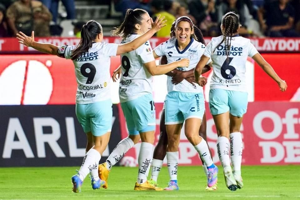 Kenti Robles sorprendió a Pamela Tajonar y marcó un golazo.