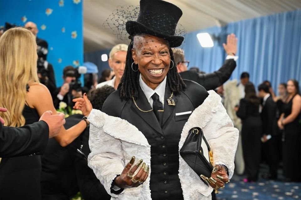 Whoopi Goldberg sorprendió con un Thom Browne de verdadero dandy.