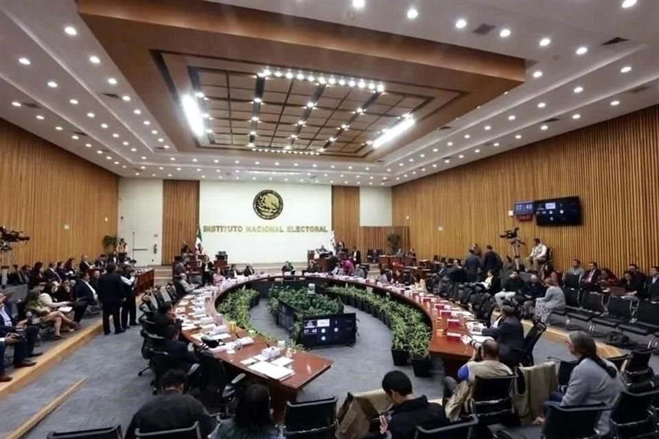INE, yargı seçimlerinde oyların sayılması için 25 bin 245 personel alımı için ek 232 milyon 392 bin peso harcayacak.