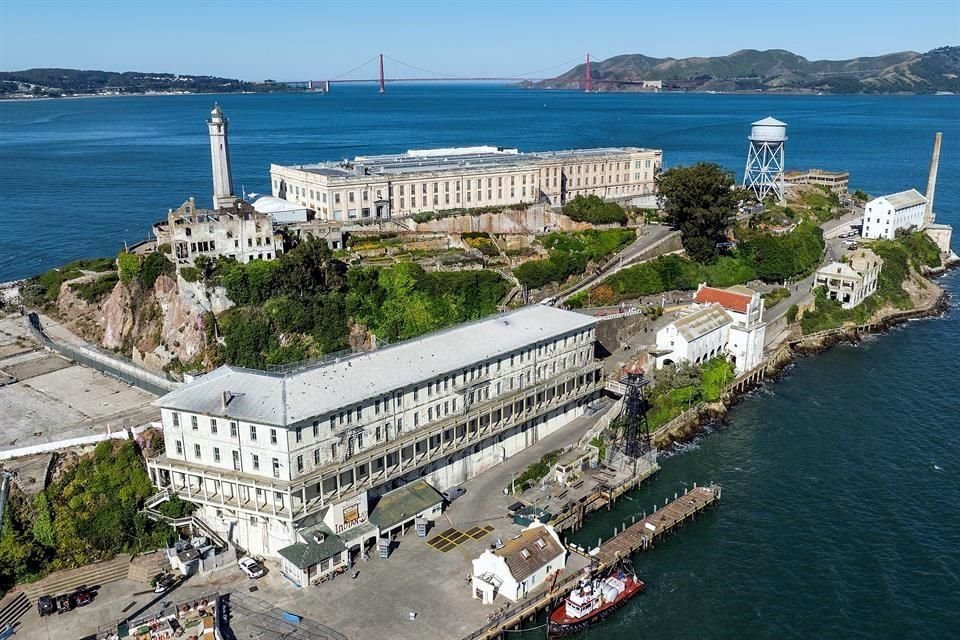 Alcatraz se ha convertido en un centro turístico en San Francisco y más de un millón de visitantes viajan a la isla cada año.