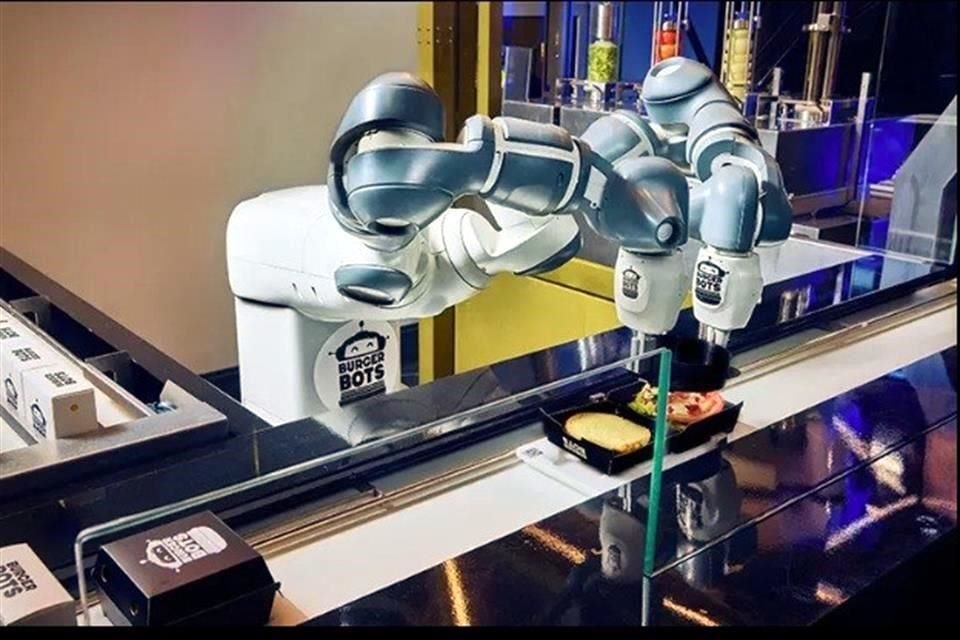Los robots dirigen este restaurante de hamburguesas y pueden servirte la comida en solo 27 segundos.