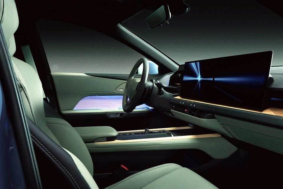 12.3 inçlik dijital ekrana ve Mark Levinson ses sistemine sahip.