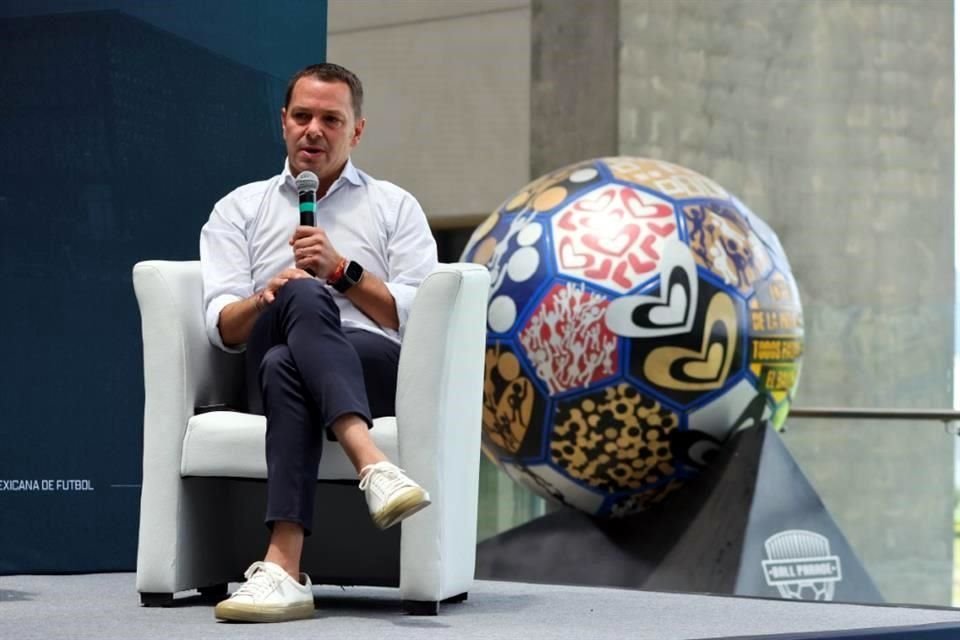 Baños dice que fueron invitados por la FIFA.