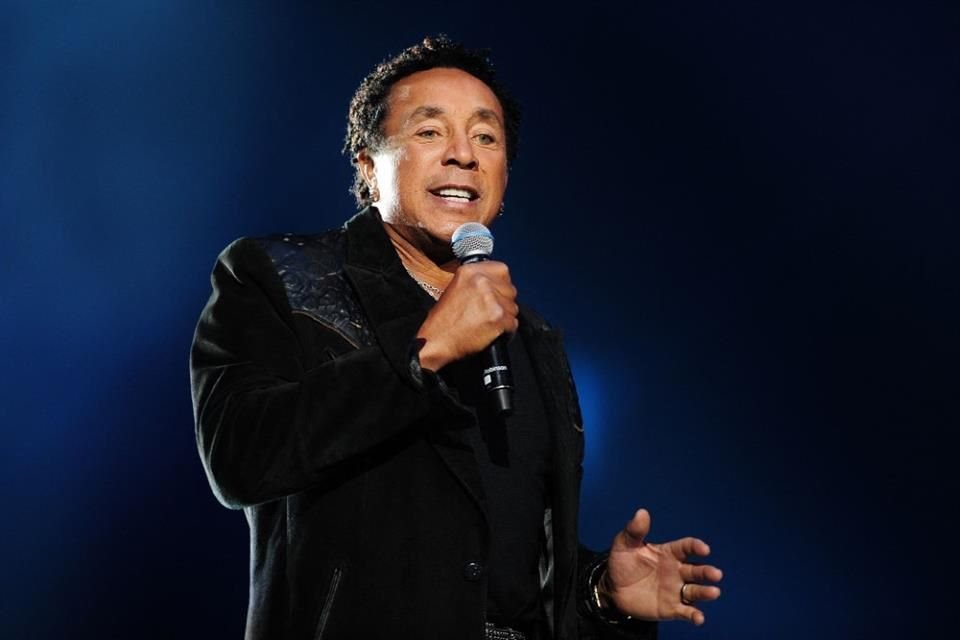La leyenda del soul, Smokey Robinson, de 85 años, fue demandado por cuatro ex trabajadoras por ataques sexuales y violación.