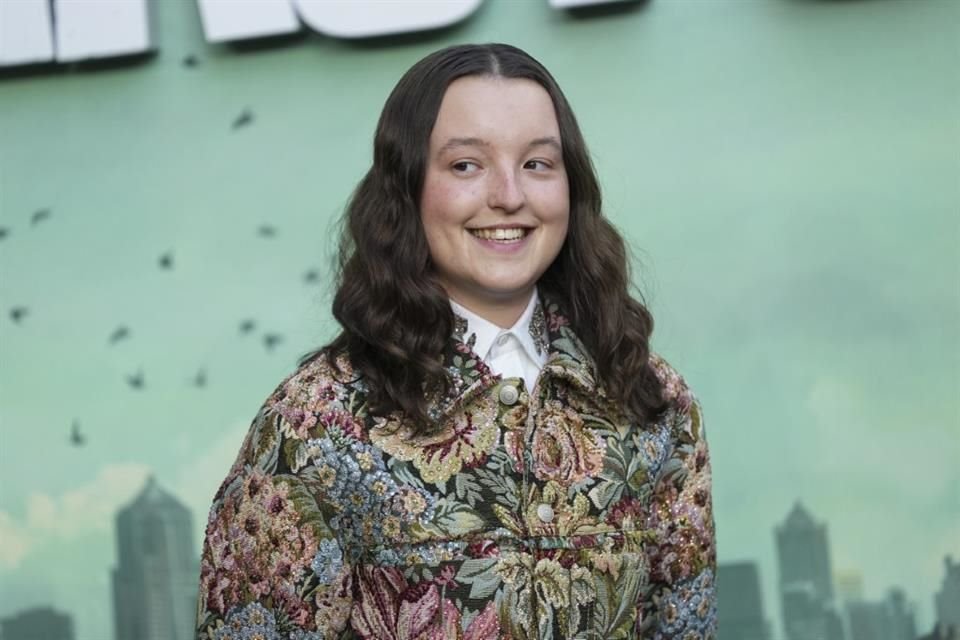 La actriz Bella Ramsey asegura que es importante mantener la distinción entre los premios para hombres y mujeres en el arte.