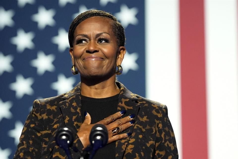 Michelle Obama, ex primera dama de EU, confesó que actualmente toma terapia para adaptarse a su vida sin sus hijas a sus 61 años.