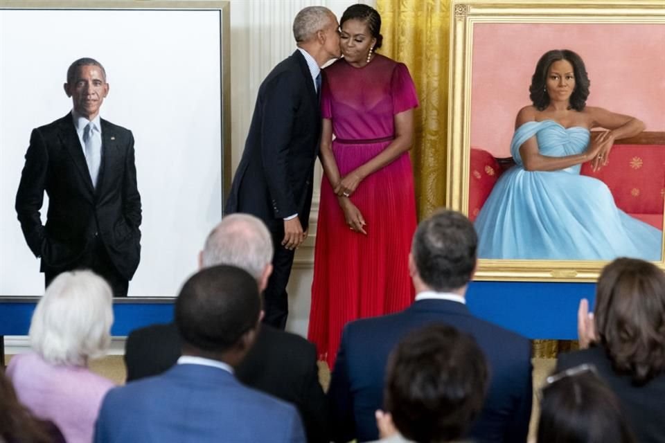 Apenas el mes pasado, se vio obligada a abordar los rumores de un supuesto divorcio entre ambos, luego de que Barack asistiera a eventos públicos sin ella, como es costumbre.