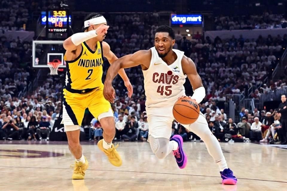 Donovan Mitchell brilló en la duela ante su afición, pero al final sus 48 puntos de nada sirvieron.