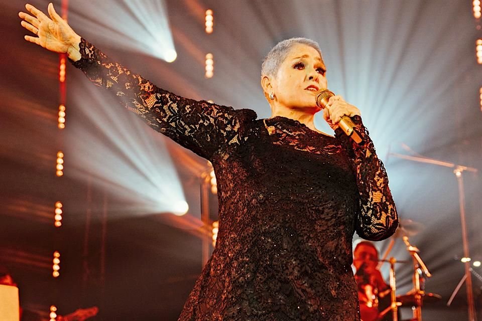La cantante Lupita D'Alessio celebrará este sábado 10 de mayo a todas las madres en su día, con un concierto en el Zócalo de la CDMX.