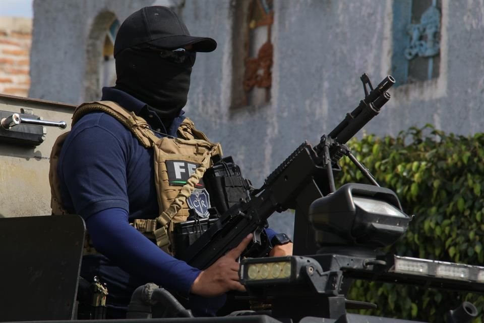 Tras el despido de al menos 79 agentes de la Fiscalía de Jalisco, MPs denuncian cargas de trabajo excesivas y horarios irregulares.