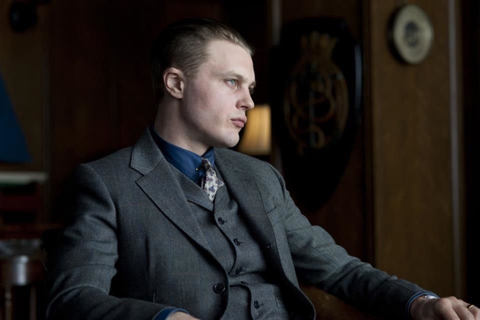El actor Michael Pitt, de la serie 'Boardwalk Empire', fue arrestado por varios cargos de abuso y agresión sexual.